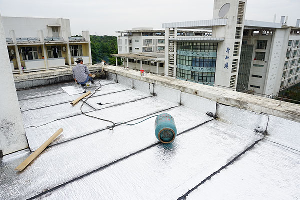 屋面防水工程中，PVC卷材的施工铺贴及质量要求 [南京蓝盾]